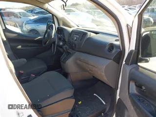 2017 Nissan NV200 S z VIN 3N6CM0KN2HK712280, wystawiony jako IAAI lot #41211228 z przebiegiem 153 840 mil mil oraz . Historia ofert i sprzedaży dostępna na DreamBid. Obrazek 5.