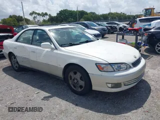 2001 Lexus ES 300 with VIN JT8BF28G410311662, listed as a IAAI auction lot 41957509 with 188,303 mi miles. Bid and sale history available at carsss.com. Image 1.