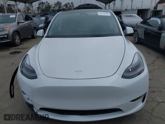 2024 Tesla Model Y Long Range with VIN 7SAYGDEEXRF059620, listed as a IAAI auction lot 42190425 with 16,682 mi miles. Bid and sale history available at carsss.com. Image 12.