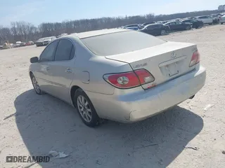 2004 Lexus ES 330 with VIN JTHBA30G345034106, listed as a IAAI auction lot 41754637 with 176,000 mi miles. Bid and sale history available at carsss.com. Image 3.