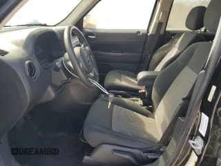 2014 Jeep Patriot Sport z VIN 1C4NJRBB9ED670538, wystawiony jako Copart lot #58798685 z przebiegiem 121 527 mil mil oraz Czysty tytuł • Clean title. Historia ofert i sprzedaży dostępna na DreamBid. Obrazek 7.