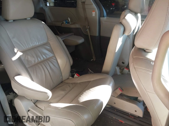 2018 Toyota Sienna XLE Auto Access Seat with VIN 5TDYZ3DC9JS907715, listed as a IAAI auction lot 41557733 with 133,270 mi miles. Bid and sale history available at carsss.com. Image 8.