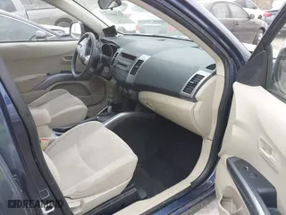 2007 Mitsubishi Outlander ES with VIN JA4MS31X37Z012460, listed as a IAAI auction lot 41369777 with 174,722 mi miles. Bid and sale history available at carsss.com. Image 5.