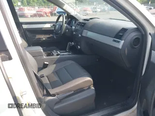 2008 Volkswagen Touareg V6 с VIN WVGBE77L18D040817, выставлен на аукционе IAAI как лот 42555188 с пробегом 202 942 миль миль и . История ставок и продаж доступна на DreamBid. Изображение 5.
