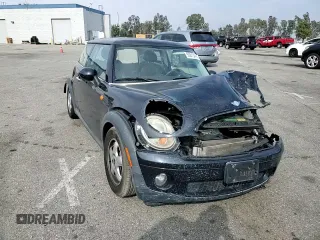 2007 MINI Hardtop z VIN WMWMF33537TT54433, wystawiony jako Copart lot #58813415 z przebiegiem 111 250 mil mil oraz Szkoda całkowita • Salvage title. Historia ofert i sprzedaży dostępna na DreamBid. Obrazek 13.