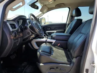 2017 Nissan Titan Pro-4X z VIN 1N6BA1F40HN559615, wystawiony jako Copart lot #57636455 z przebiegiem 99 803 mil mil oraz Szkoda całkowita • Salvage title. Historia ofert i sprzedaży dostępna na DreamBid. Obrazek 7.