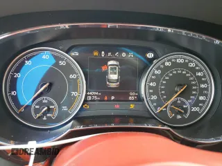 2018 Bentley Bentayga Signature z VIN SJAAC2ZVXJC016875, wystawiony jako Copart lot #56658603 z przebiegiem 44 094 mil mil oraz . Historia ofert i sprzedaży dostępna na DreamBid. Obrazek 9.