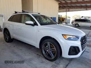 2023 Audi Q5 S line Premium Plus with VIN WA1E2AFY8P2128031, listed as a Copart auction lot 82355774 with 23,909 mi miles and Clean title. Bid and sale history available at DreamBid. Image 4.