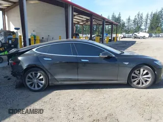 2014 Tesla Model S 60 z VIN 5YJSA1H19EFP45024, wystawiony jako IAAI lot #41960222 z przebiegiem 108 573 mil mil oraz . Historia ofert i sprzedaży dostępna na DreamBid. Obrazek 14.