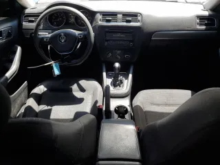 2015 Volkswagen Jetta SE z VIN 3VWD17AJ2FM263186, wystawiony jako Copart lot #57437705 z przebiegiem 106 760 mil mil oraz Szkoda całkowita • Salvage title. Historia ofert i sprzedaży dostępna na DreamBid. Obrazek 8.