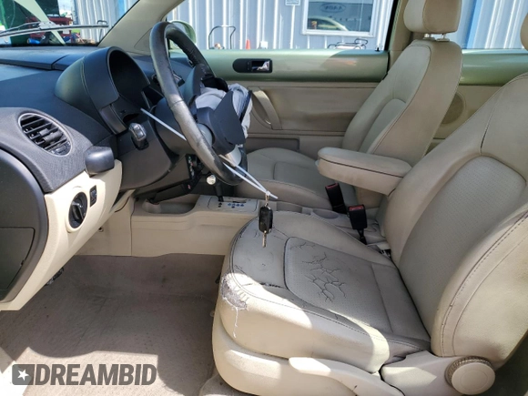 2009 Volkswagen Beetle S with VIN 3VWRW31CX9M510525, listed as a Copart auction lot 60941165 with 132,959 mi miles and Salvage title. Bid and sale history available at DreamBid. Image 7.