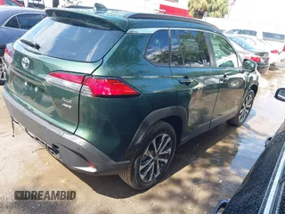 2023 Toyota Corolla Cross XLE z VIN 7MUDAABG1PV075110, wystawiony jako IAAI lot #42802303 z przebiegiem 41 869 mil mil oraz . Historia ofert i sprzedaży dostępna na DreamBid. Obrazek 4.
