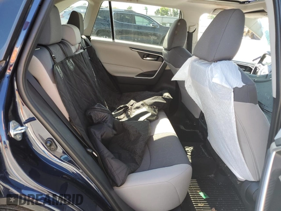 2019 Toyota RAV4 XLE with VIN 2T3W1RFV7KW029959, listed as a Copart auction lot 61825405 with 36,180 mi miles and Salvage title. Bid and sale history available at DreamBid. Image 11.