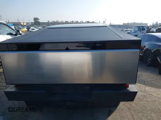 2024 Tesla Cybertruck с VIN 7G2CEHEDXRA050258, выставлен на аукционе IAAI как лот 41200586 с пробегом 495 миль миль и . История ставок и продаж доступна на DreamBid. Изображение 16.