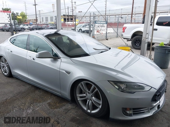 2014 Tesla Model S 60 with VIN 5YJSA1H12EFP32213, listed as a IAAI auction lot 42194085 with 56,071 mi miles and . Bid and sale history available at DreamBid. Image 1.