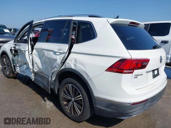 2018 Volkswagen Tiguan SEL z VIN 3VV3B7AX5JM091021, wystawiony jako IAAI lot #42392698 z przebiegiem 107 595 mil mil oraz . Historia ofert i sprzedaży dostępna na DreamBid. Obrazek 14.