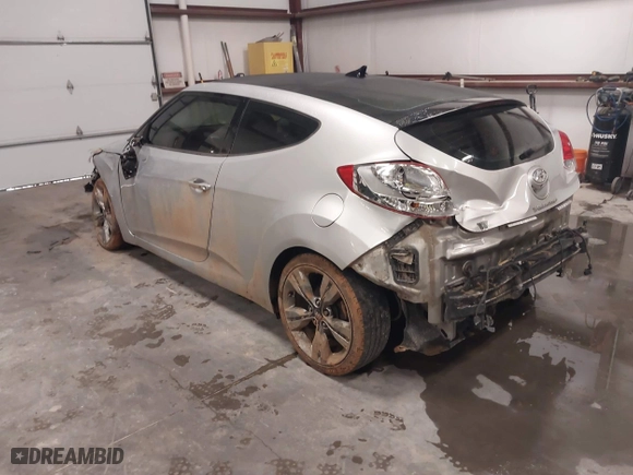 2015 Hyundai Veloster RE:FLEX with VIN KMHTC6AD4FU230324, listed as a IAAI auction lot 41292154 with 99,147 mi miles. Bid and sale history available at carsss.com. Image 3.