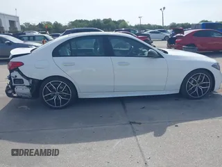 2024 Mercedes-Benz C 300 z VIN W1KAF4GB8RR227839, wystawiony jako IAAI lot #42079634 z przebiegiem 2 062 mil mil oraz . Historia ofert i sprzedaży dostępna na DreamBid. Obrazek 4.
