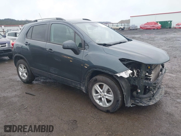 2021 Chevrolet Trax LT with VIN KL7CJPSB4MB346304, listed as a IAAI auction lot 41641995 with 33,677 mi miles. Bid and sale history available at carsss.com. Image 1.