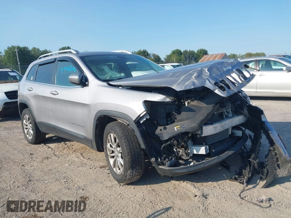 2019 Jeep Cherokee Latitude with VIN 1C4PJMCB5KD107122, listed as a IAAI auction lot 40267152 with 113,822 mi miles. Bid and sale history available at carsss.com. Image 1.