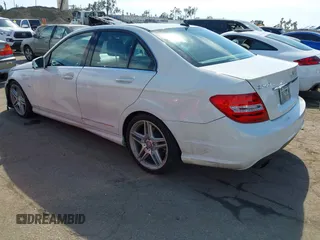 2012 Mercedes-Benz C 250 Sport z VIN WDDGF4HB1CA725623, wystawiony jako IAAI lot #42020594 z przebiegiem 53 714 mil mil oraz . Historia ofert i sprzedaży dostępna na DreamBid. Obrazek 3.