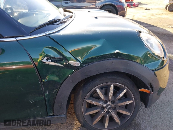 2016 MINI Convertible S с VIN WMWWG9C52G3A91914, выставлен на аукционе IAAI как лот 42703927 с пробегом 88 328 миль миль и . История ставок и продаж доступна на DreamBid. Изображение 6.