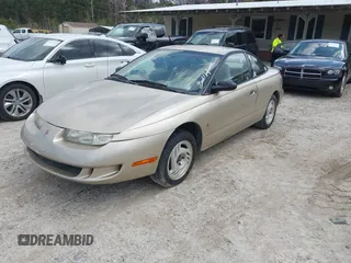 1997 Saturn SC z VIN 1G8ZE1285VZ125476, wystawiony jako IAAI lot #41832482 z przebiegiem 186 269 mil mil oraz . Historia ofert i sprzedaży dostępna na DreamBid. Obrazek 2.