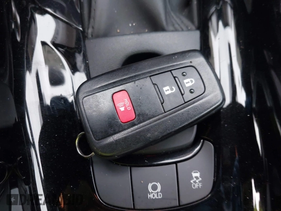 2019 Toyota C-HR XLE with VIN NMTKHMBX0KR088761, listed as a IAAI auction lot 42037328 with 28,501 mi miles and . Bid and sale history available at DreamBid. Image 11.