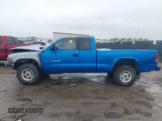 1998 Dodge Dakota SLT z VIN 1B7GG22YXWS683170, wystawiony jako IAAI lot #41903787 z przebiegiem Nie podano mil oraz . Historia ofert i sprzedaży dostępna na DreamBid. Obrazek 14.