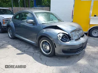 2012 Volkswagen Beetle 2.5L PZEV с VIN 3VWHP7AT8CM628371, выставлен на аукционе IAAI как лот 42295005 с пробегом 63 608 миль миль и . История ставок и продаж доступна на DreamBid. Изображение 1.