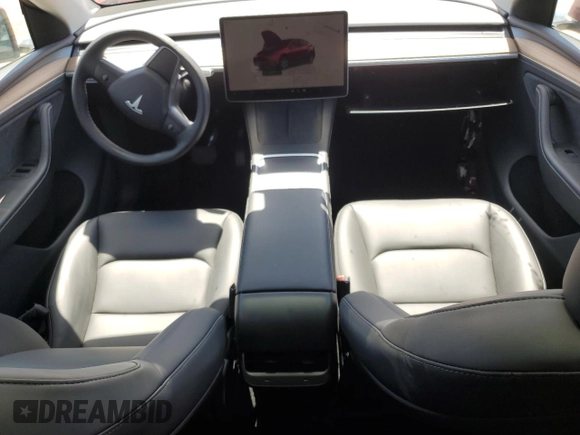 2024 Tesla Model Y Long Range with VIN 7SAYGDEE8RA233147, listed as a Copart auction lot 56695545 with 9,512 mi miles and Salvage title. Bid and sale history available at DreamBid. Image 8.