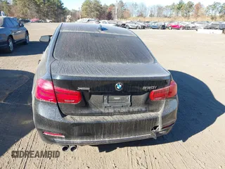 2018 BMW 3 Series 330i xDrive z VIN WBA8D9C51JEM33122, wystawiony jako IAAI lot #40811372 z przebiegiem 48 461 mil mil oraz . Historia ofert i sprzedaży dostępna na DreamBid. Obrazek 16.