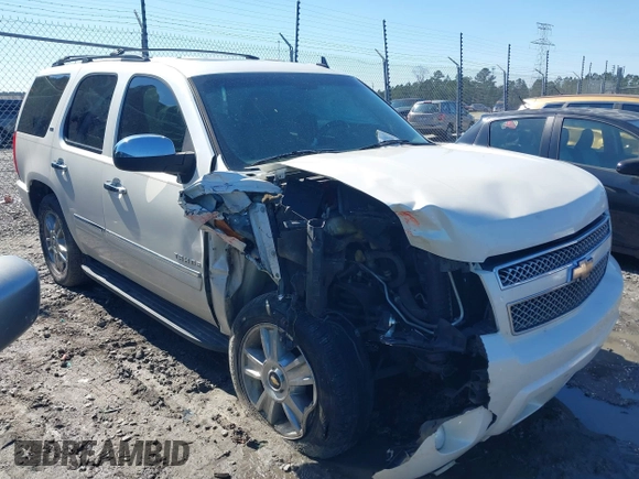2010 Chevrolet Tahoe LTZ z VIN 1GNUCCE01AR184758, wystawiony jako IAAI lot #41577674 z przebiegiem 245 352 mil mil oraz . Historia ofert i sprzedaży dostępna na DreamBid. Obrazek 1.