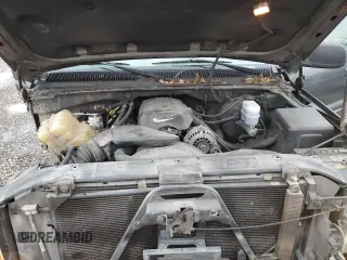 2001 Chevrolet Suburban LS with VIN 3GNEC16T31G203148, listed as a Copart auction lot 42713955 with 323,762 mi miles and Salvage Title. Bid and sale history available at carsss.com. Image 12.