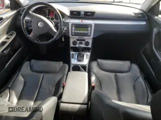 2008 Volkswagen Passat Komfort with VIN WVWLK73C88E018489, listed as a Copart auction lot 44925705 with 186,527 mi miles and Salvage title. Bid and sale history available at DreamBid. Image 8.