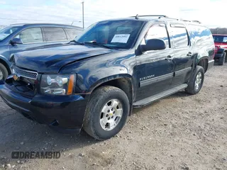2014 Chevrolet Suburban LT with VIN 1GNSKJE71ER232700, listed as a IAAI auction lot 40812602 with 245,852 mi miles and . Bid and sale history available at DreamBid. Image 17.