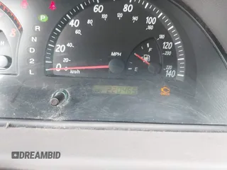 2002 Toyota Camry XLE z VIN 4T1BF30KX2U035422, wystawiony jako IAAI lot #41762363 z przebiegiem 220 465 mil mil oraz . Historia ofert i sprzedaży dostępna na DreamBid. Obrazek 15.