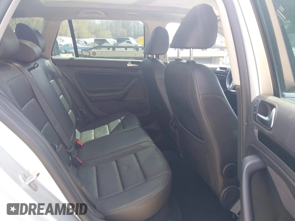 2014 Volkswagen Jetta TDI w/Sunroof z VIN 3VWPL7AJ3EM627363, wystawiony jako IAAI lot #42122688 z przebiegiem 95 379 mil mil oraz . Historia ofert i sprzedaży dostępna na DreamBid. Obrazek 8.