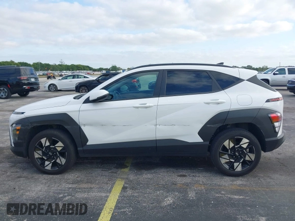 2024 Hyundai Kona SEL with VIN KM8HCCABXRU042463, listed as a IAAI auction lot 42090998 with 33,512 mi miles. Bid and sale history available at carsss.com. Image 6.