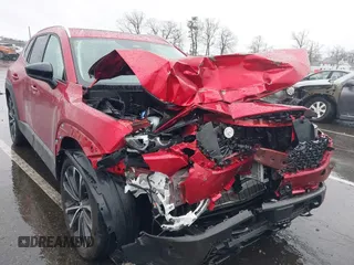 2025 Mazda CX-50 Premium z VIN 7MMVABDY3SN329439, wystawiony jako IAAI lot #41867334 z przebiegiem 3 508 mil mil oraz . Historia ofert i sprzedaży dostępna na DreamBid. Obrazek 1.