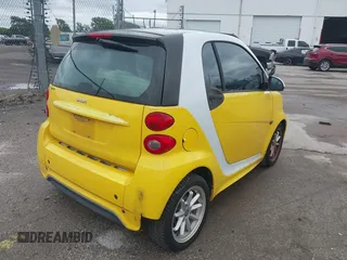 2014 Smart fortwo Pure z VIN WMEEJ3BA0EK738873, wystawiony jako IAAI lot #41993948 z przebiegiem 88 946 mil mil oraz . Historia ofert i sprzedaży dostępna na DreamBid. Obrazek 4.