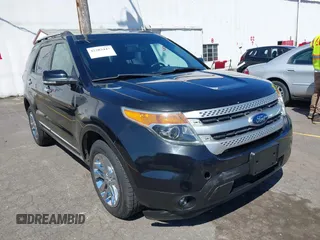 2014 Ford Explorer XLT with VIN 1FM5K8D83EGB11697, listed as a IAAI auction lot 42203447 with 155,027 mi miles and . Bid and sale history available at carsss.com. Image 1.