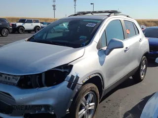 2020 Chevrolet Trax LT с VIN KL7CJPSB1LB010835, выставлен на аукционе IAAI как лот 42832682 с пробегом 51 060 миль миль и . История ставок и продаж доступна на DreamBid. Изображение 47.