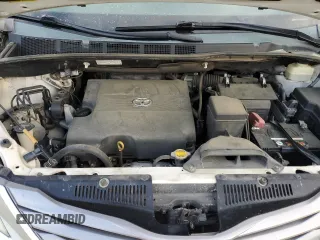 2015 Toyota Sienna XLE z VIN 5TDYK3DC2FS554374, wystawiony jako Copart lot #49789715 z przebiegiem 225 526 mil mil oraz Szkoda całkowita • Salvage title. Historia ofert i sprzedaży dostępna na DreamBid. Obrazek 13.