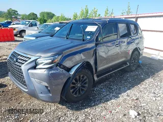 2023 Lexus GX 460 Premium z VIN JTJAM7BX9P5383362, wystawiony jako IAAI lot #42215802 z przebiegiem Nie podano mil oraz . Historia ofert i sprzedaży dostępna na DreamBid. Obrazek 2.