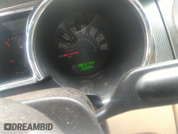 2007 Ford Mustang GT Deluxe z VIN 1ZVHT85H675258993, wystawiony jako IAAI lot #42369351 z przebiegiem 131 247 mil mil oraz . Historia ofert i sprzedaży dostępna na DreamBid. Obrazek 7.