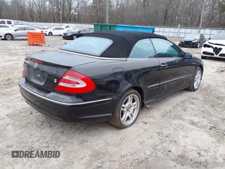 2004 Mercedes-Benz CLK 500 z VIN WDBTK75G24T012126, wystawiony jako IAAI lot #41514021 z przebiegiem 135 901 mil mil oraz . Historia ofert i sprzedaży dostępna na DreamBid. Obrazek 4.