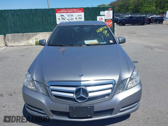 2012 Mercedes-Benz E 350 Luxury z VIN WDDHF8JB6CA537413, wystawiony jako IAAI lot #42312462 z przebiegiem 58 362 mil mil oraz . Historia ofert i sprzedaży dostępna na DreamBid. Obrazek 12.