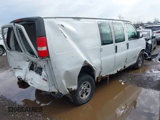 2003 GMC Savana z VIN 1GTFG25T831215242, wystawiony jako IAAI lot #41902381 z przebiegiem 260 499 mil mil oraz . Historia ofert i sprzedaży dostępna na DreamBid. Obrazek 4.