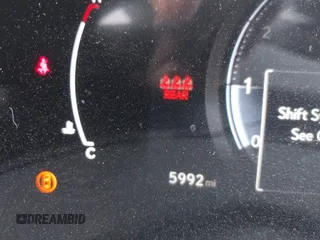 2024 Lexus NX 350 Luxury z VIN 2T2HGCEZ3RC032785, wystawiony jako IAAI lot #42230799 z przebiegiem 5992 mil mil oraz . Historia ofert i sprzedaży dostępna na DreamBid. Obrazek 16.